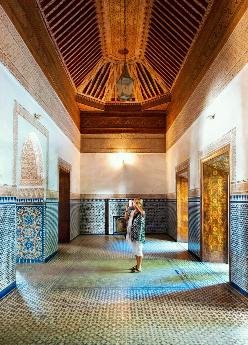 Architecture exceptionnelle du Palais Bahia : zellige, stuc ciselé et plafonds en bois de cèdre peint