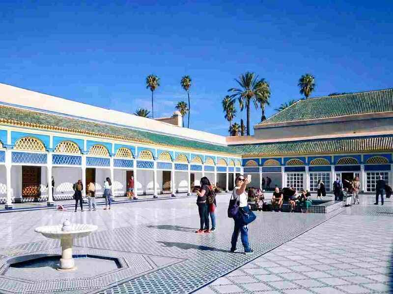 Cour d'Honneur du Palais Bahia avec ses colonnes de marbre et plafonds monumentaux